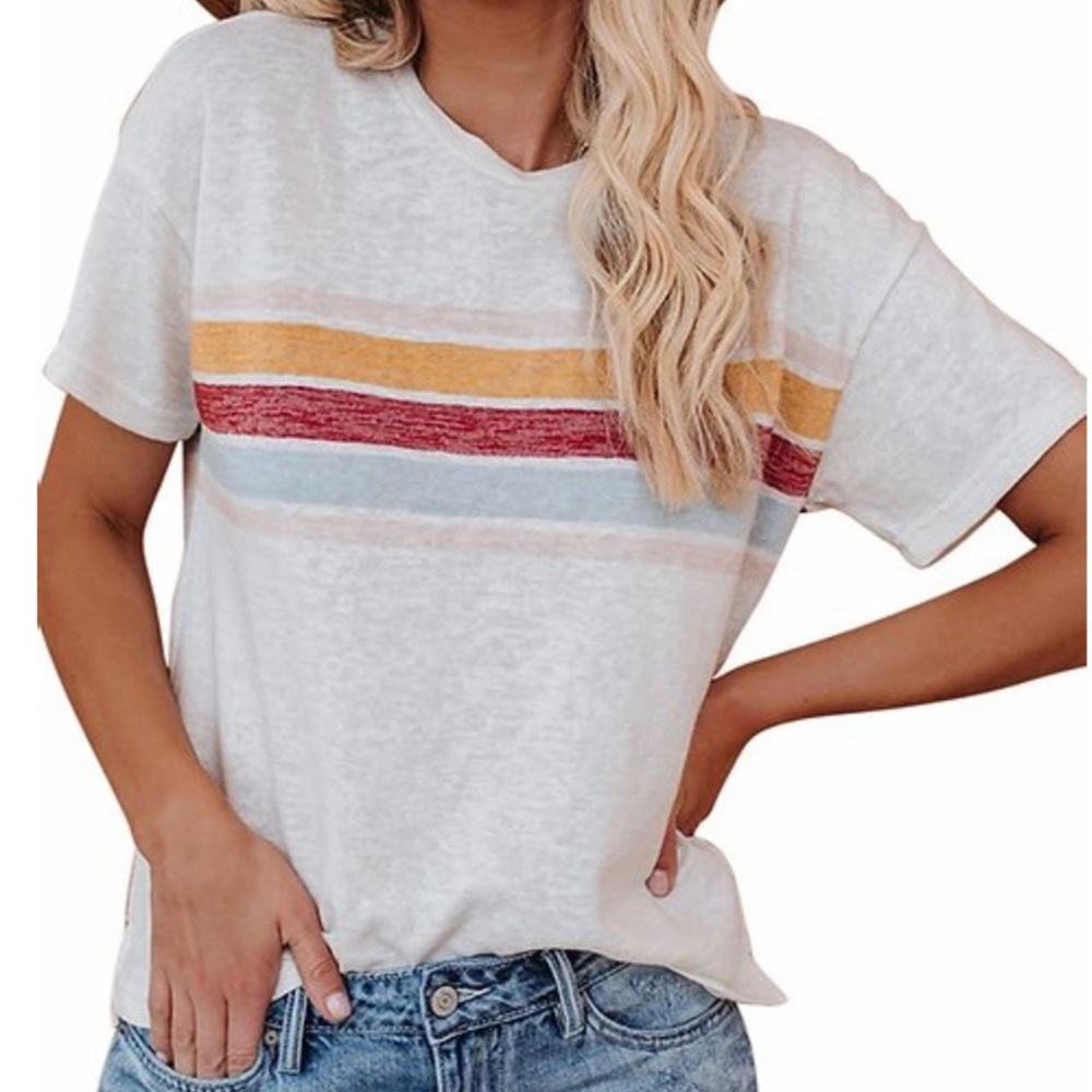 WHITE STRIPED DESIGN TEE!